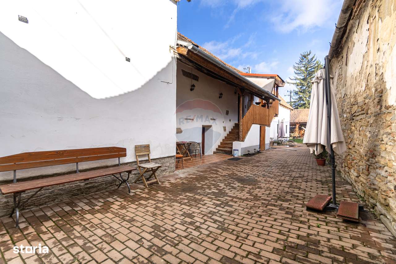 Casă / Vilă cu 7 camere de vânzare-8