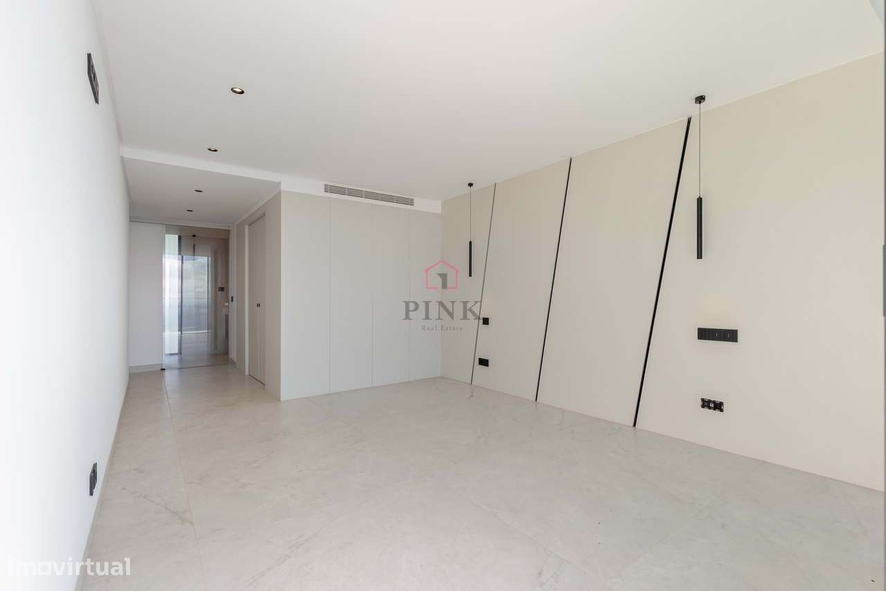 Moradia de Luxo com Piscina - T4 no Funchal-40