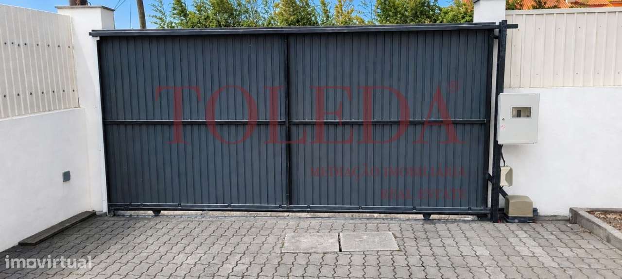 Moradia Isolada T5 com lote de 850m2-25