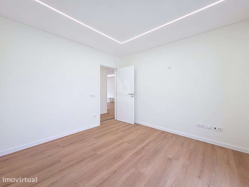 MORADIA T4 NOVA EM MAFRA.-13