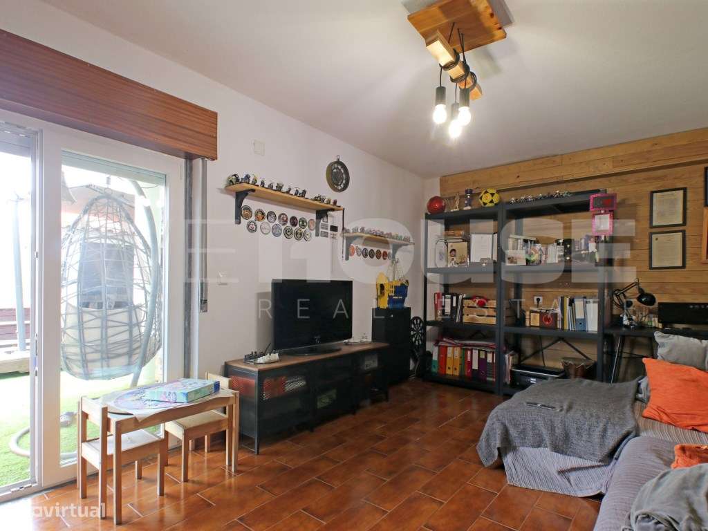 Oásis Urbano: Moradia T3 com Piscina e Potencial para T1 Independente-34