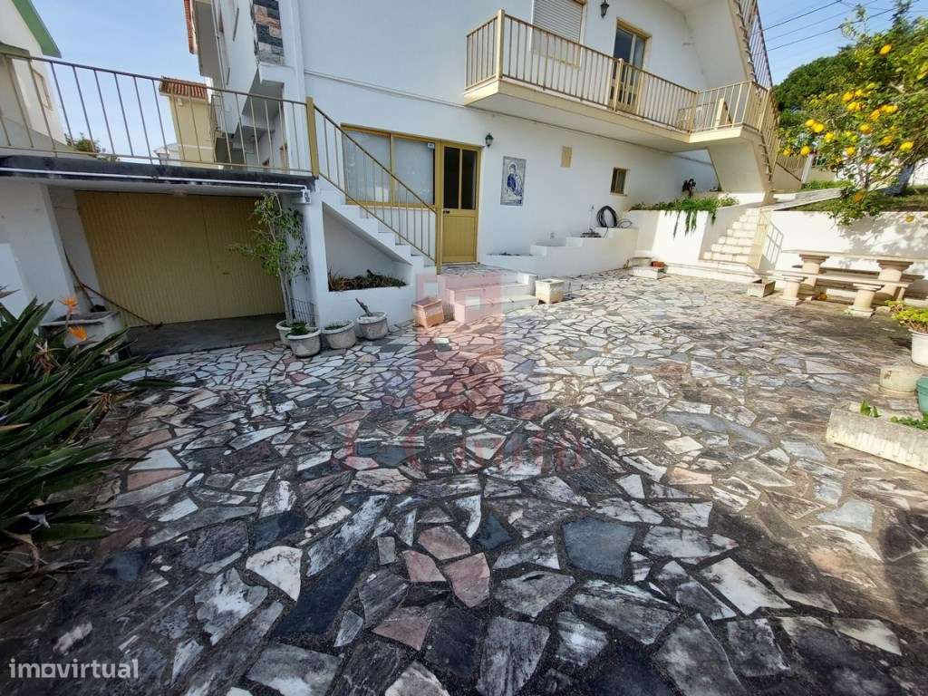 Prédio com 7 apartamentos no centro de Caldas da Rainha-40