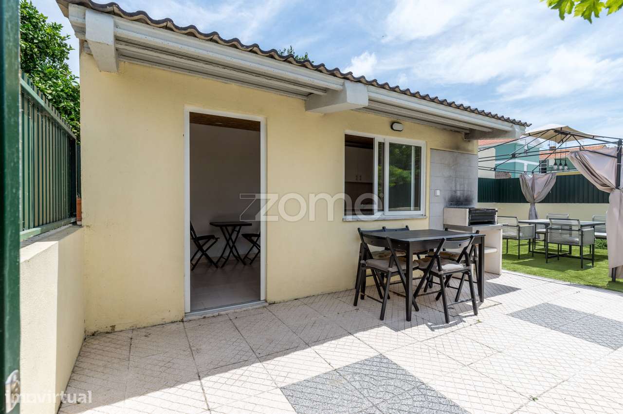 Apartamento T2 com logradouro e anexo.-17