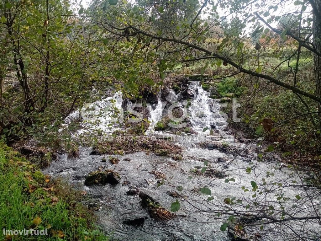 Terreno junto a ribeira, vista para a cascata em Povoa Ri...