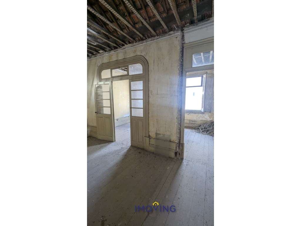 Moradia para remodelar - 3 pisos - jardim- centro do Porto-12
