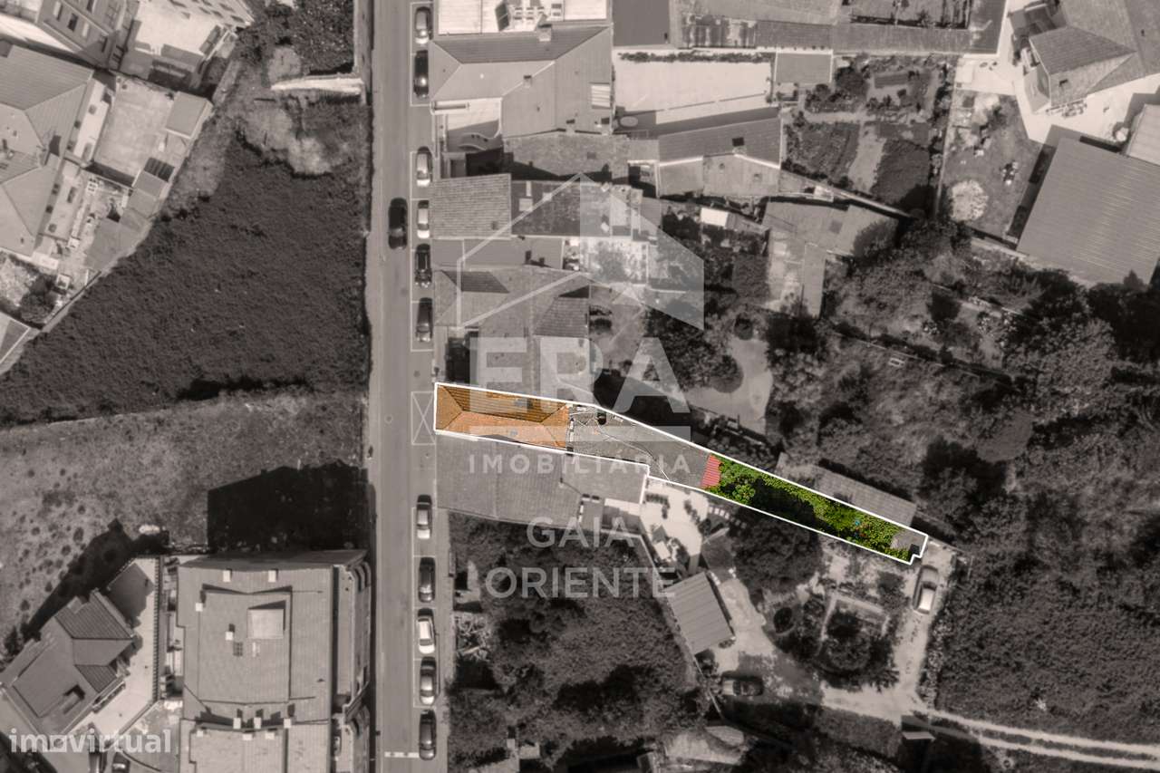 Moradia T5 com comércio no centro dos Carvalhos-1