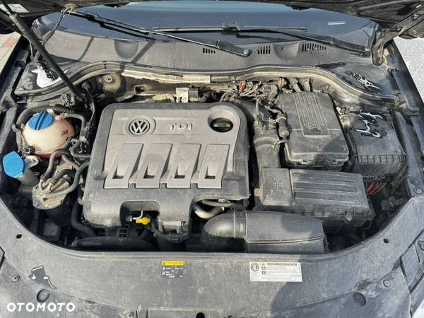 Volkswagen Passat 2.0 TDI Comfortline DSG - 11