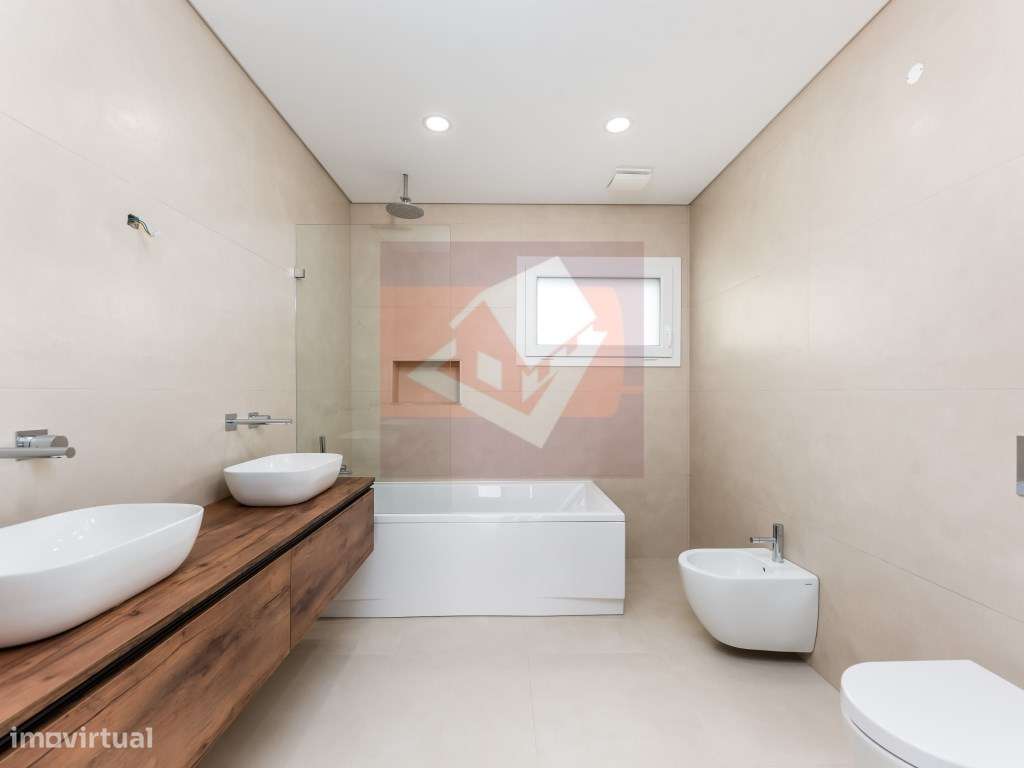 Moradia V5 nova no Bairro do Trigache em Famões-24