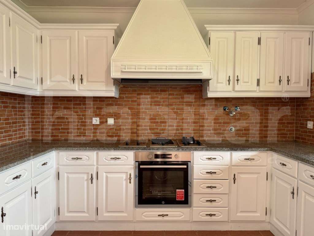 Moradia com Garagem, Piscina e Jardim - Excelente Oportunidade! - Grande imagem: 4/26