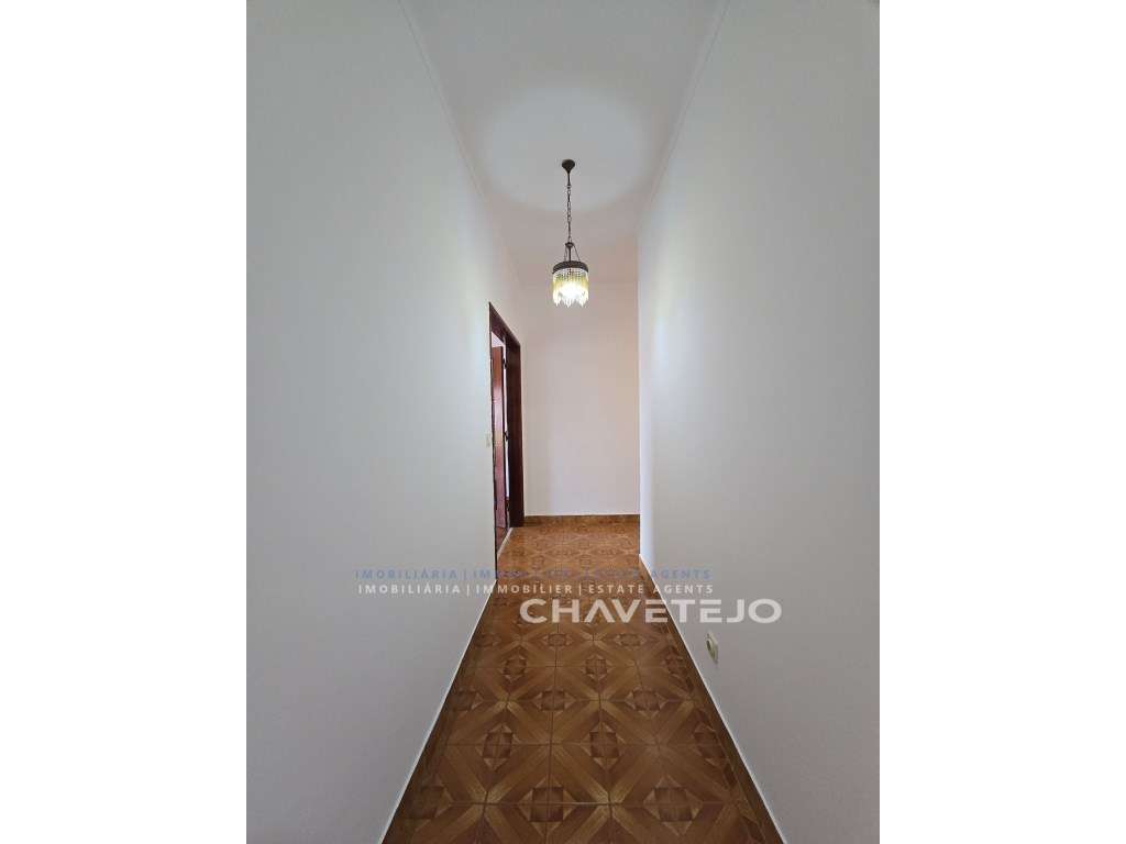 Apartamento T2 com garagem dupla e vista para o Castelo de Tomar-12