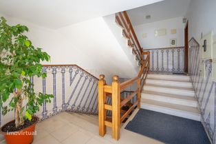 Apartamento T3 - C/ garagem e arrumo - Grande imagem: 2/41