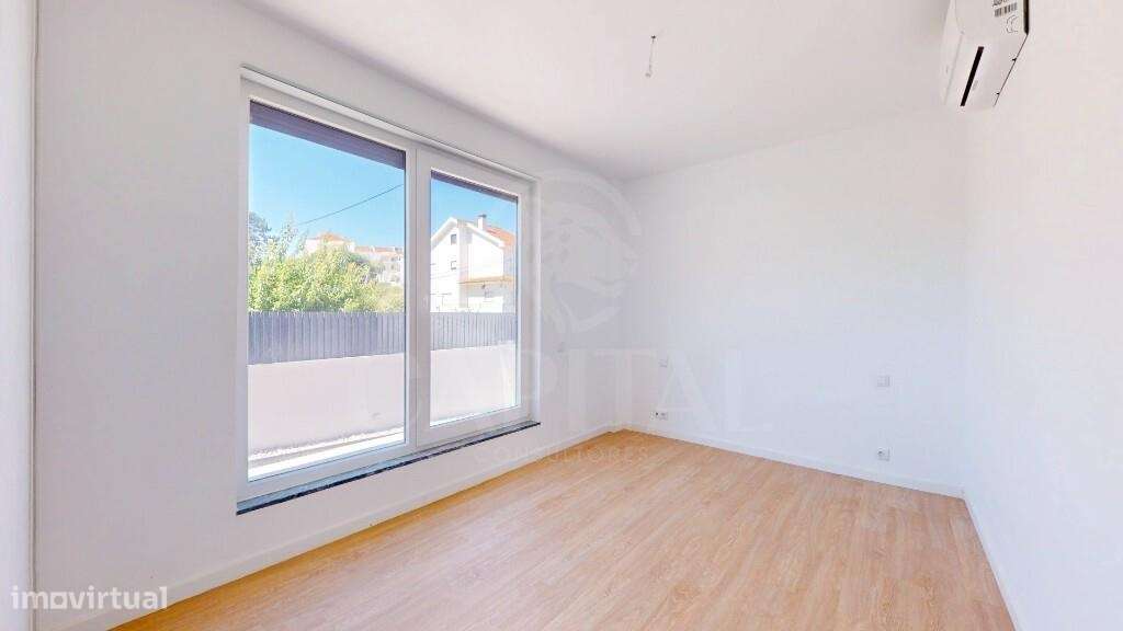 Moradia T3 com piscina, na Sobreda-17