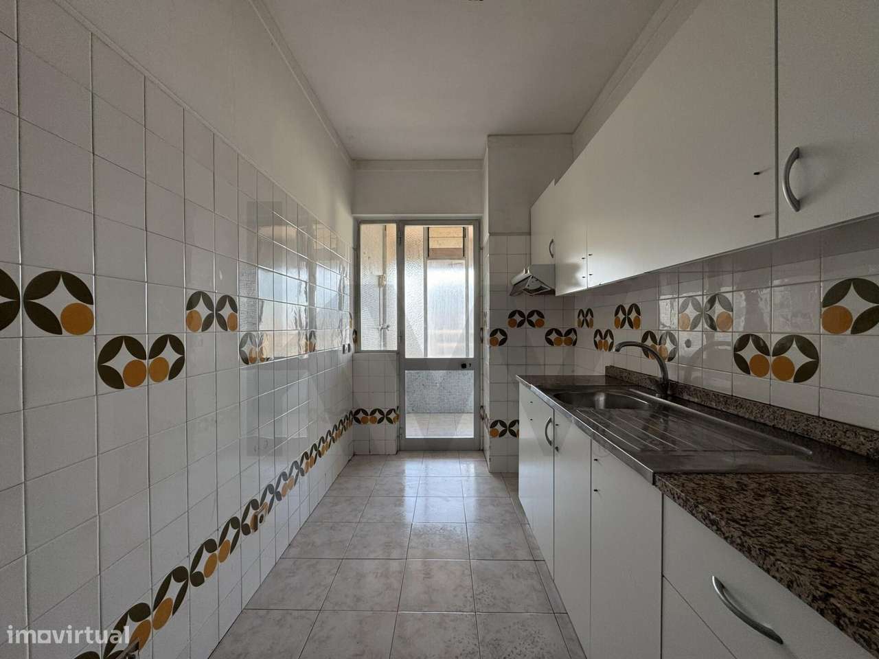 Apartamento T2 com varanda - Devesas-5