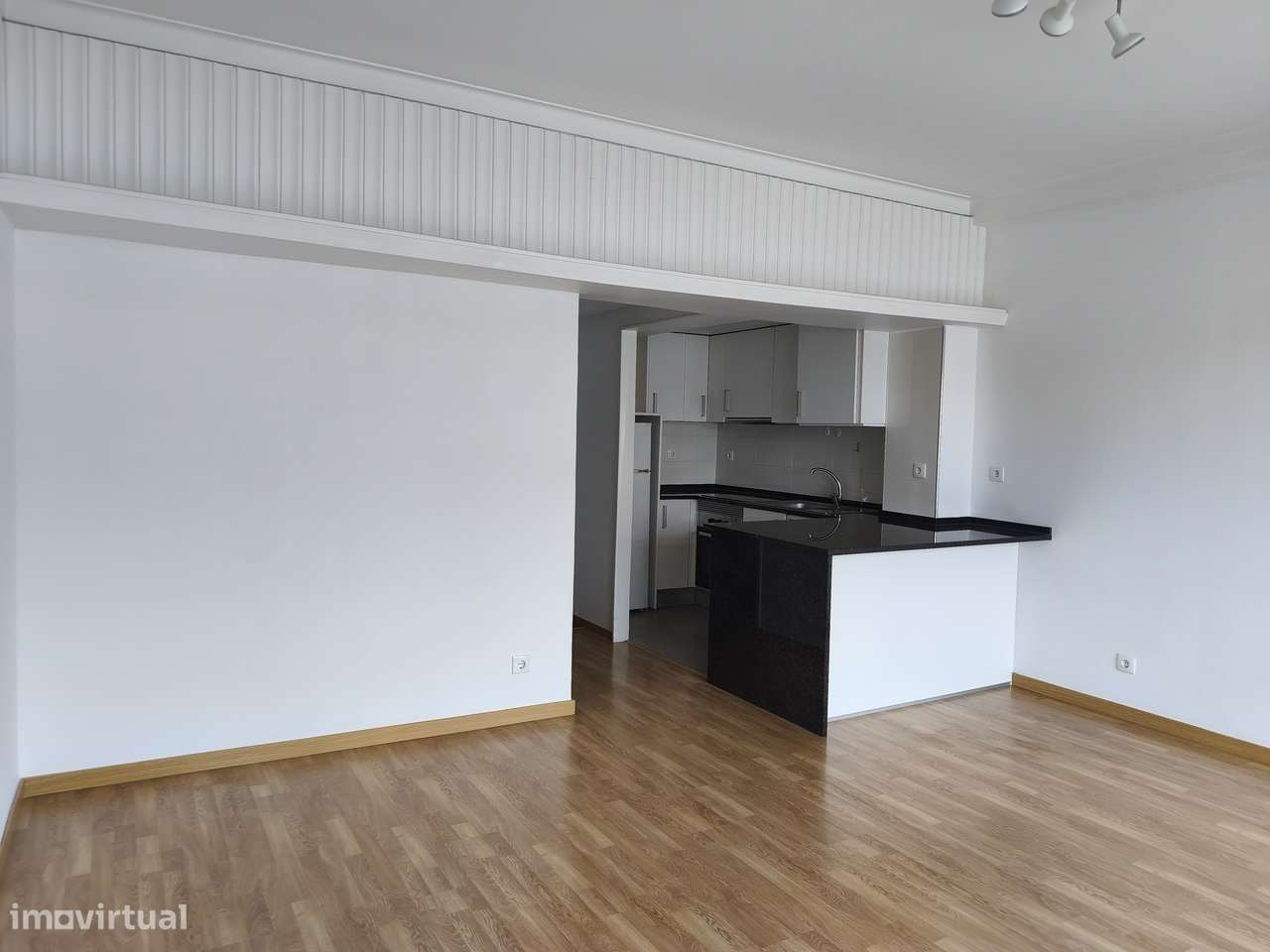 T1 Av. Columbano Bordalo Pinheiro, bem conservado, cozinha equipada. - Grande imagem: 2/28