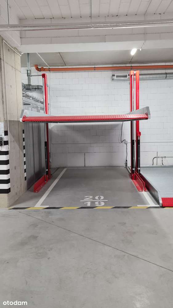 Chałupnicza-dwa miejsca postojowe w garażu podziemnym
