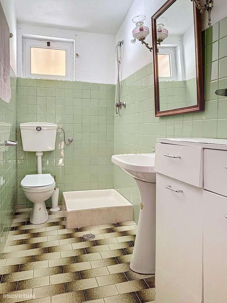 Moradia Confortável e Bem Localizada na Praia da Vitória - Grande imagem: 4/13