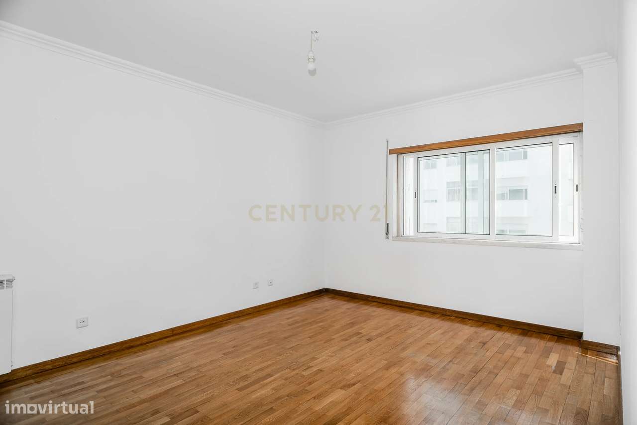 Duplex T3+3 com Vista Mar e Garagem Box – junto à praia e à A5-13