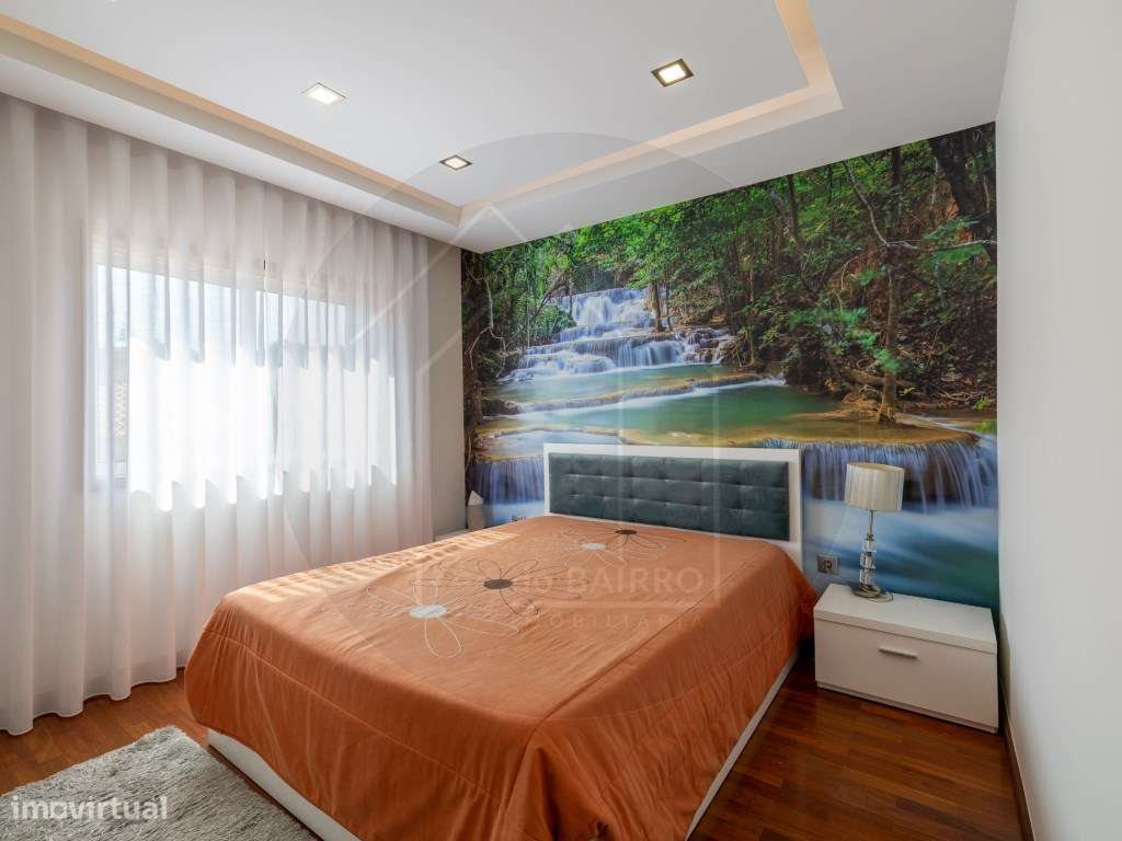 Moradia T4 Independente com Piscina, Ginásio e Garagem para 4 Carro...-18