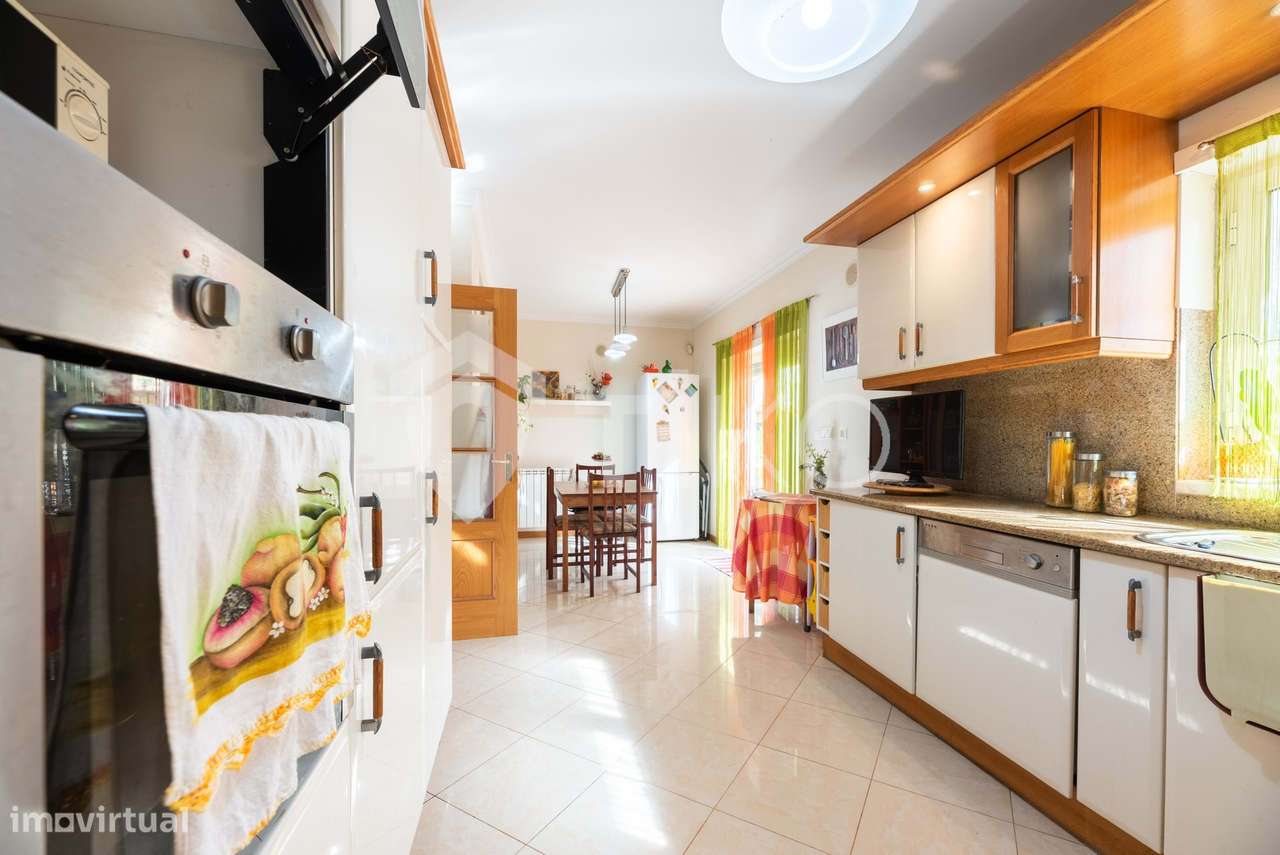 Moradia, 342 m², Charneca de Caparica e Sobreda-12