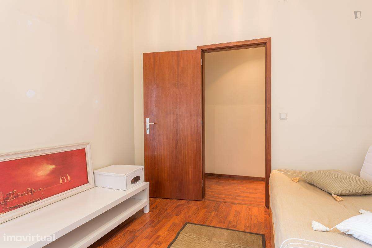 Quarto - localizado em Paranhos Porto - Grande imagem: 4/24