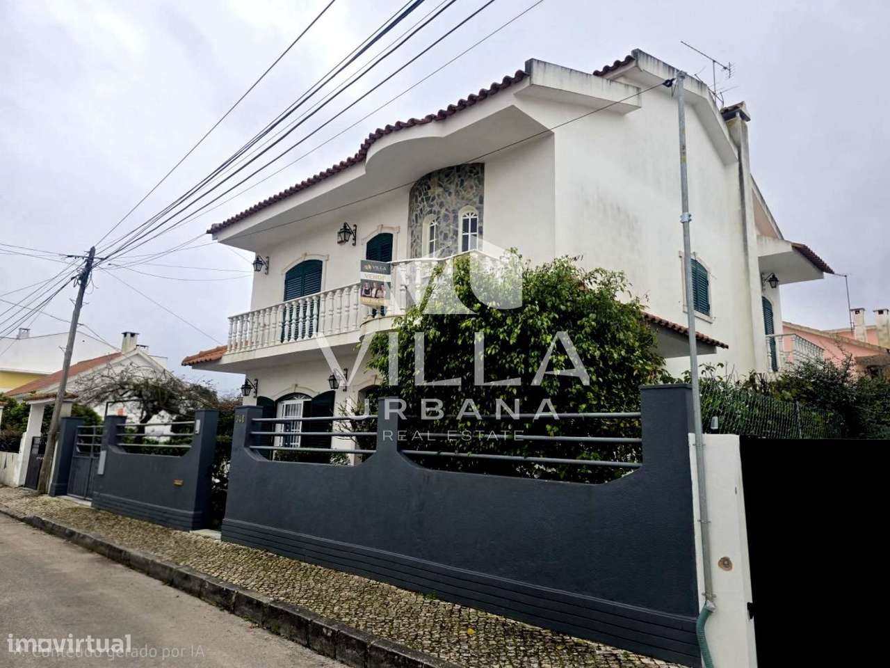 Moradia T4+1 em zona privilegiada nos Foros de Amora - Grande imagem: 2/31