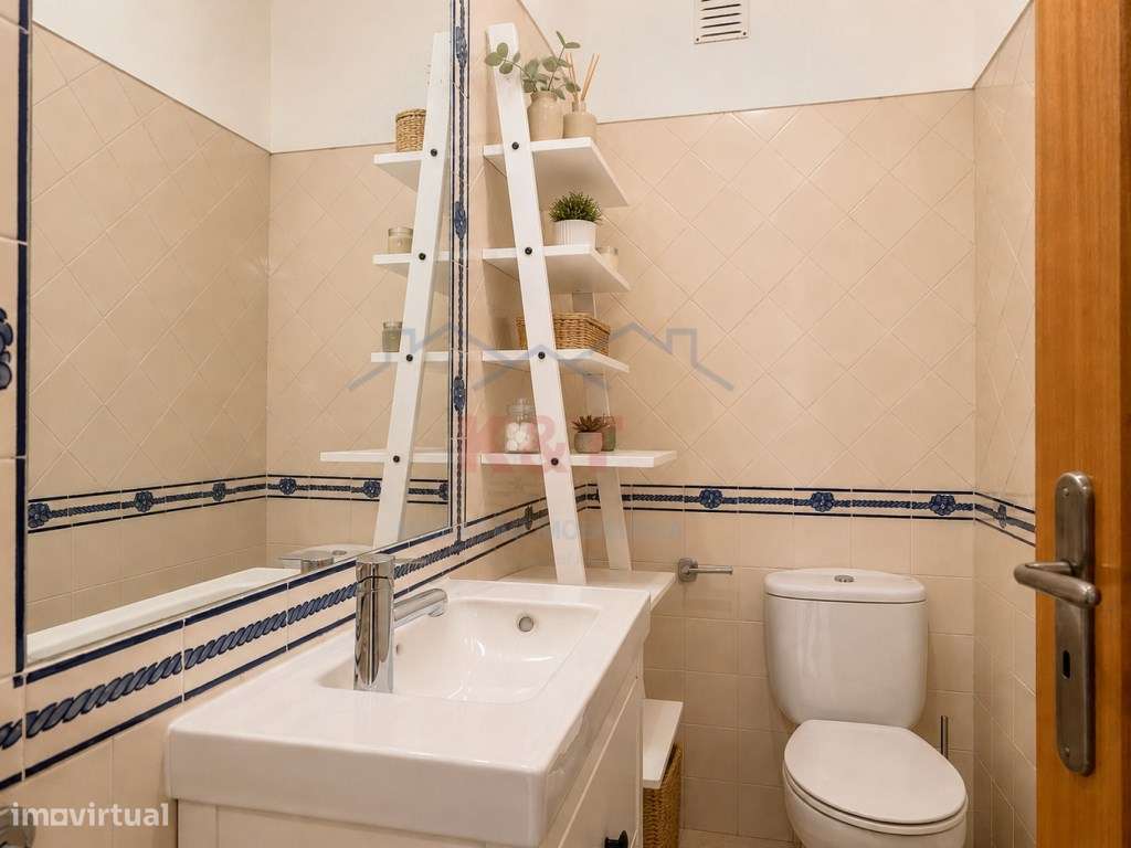Apartamento T2 com piscina e garagem a 200m do areal-10