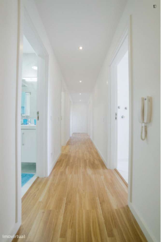 Quarto - localizado em Paranhos Porto - Grande imagem: 2/7