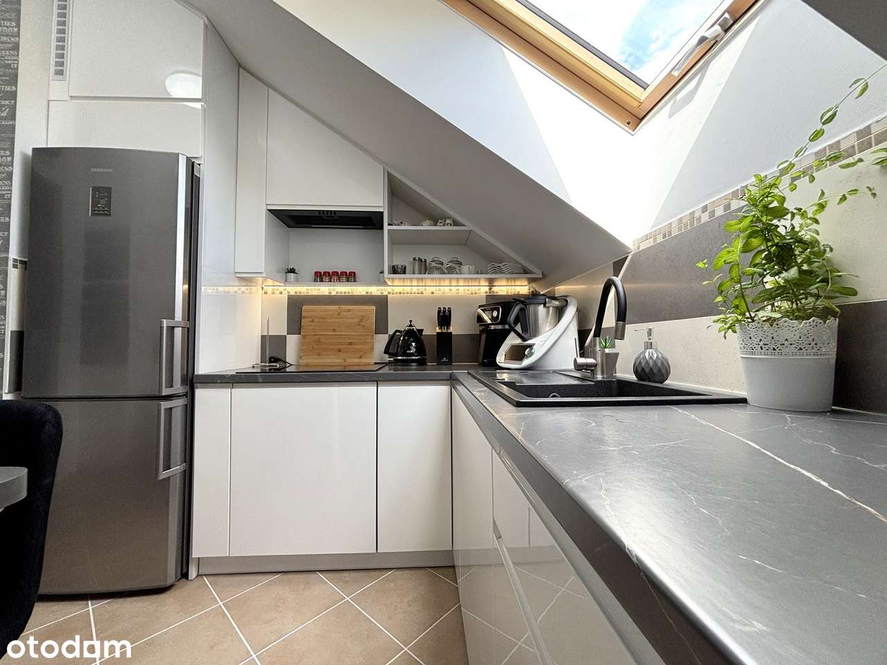 Komfortowe dwustronne mieszkanie o pow.44,07m2 na osiedlu Solno-15