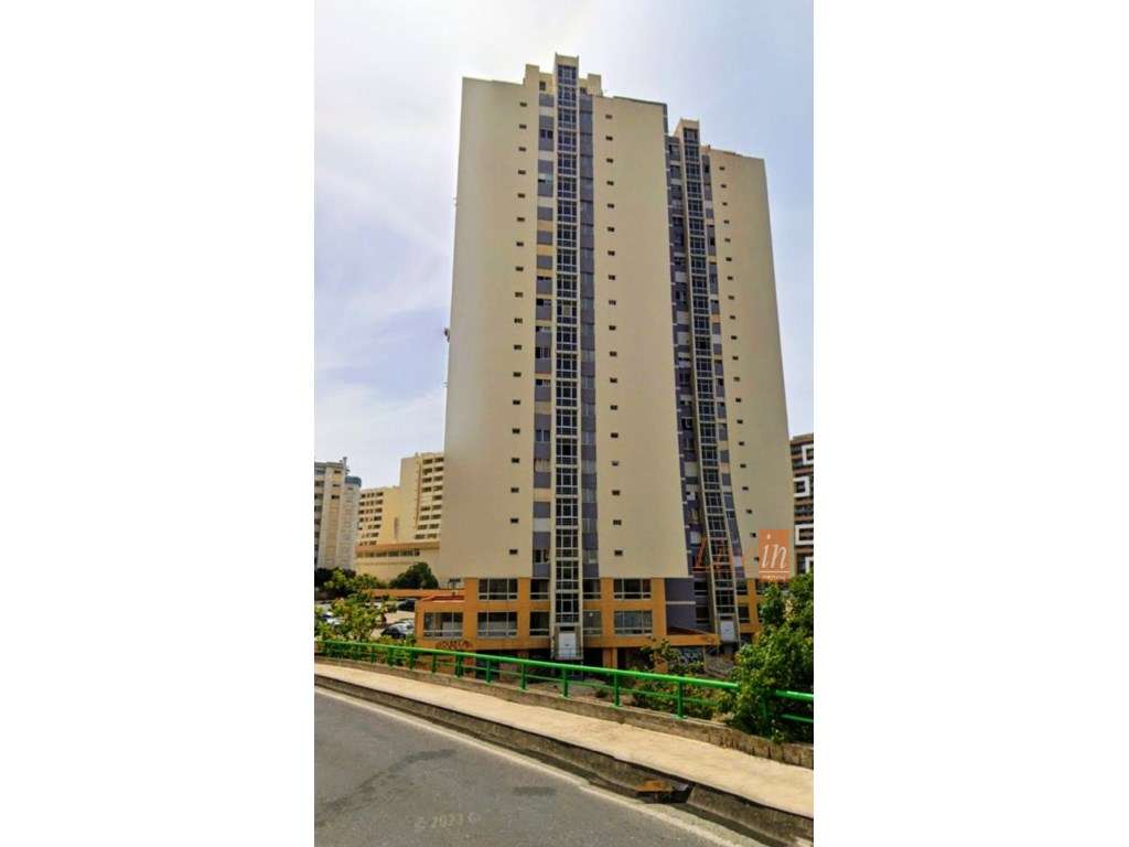 Lote de 8 Imóveis para venda em Conjunto em Lisboa, Barreiro, Moita... - Grande imagem: 4/24