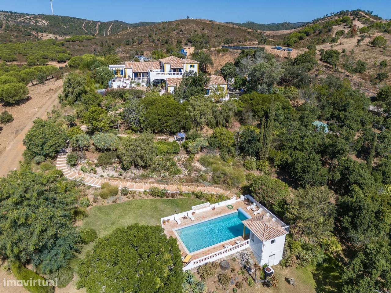 Refúgio de 17 Hectares com Villa de 4 Quartos e Chalé Independente - Grande imagem: 4/60