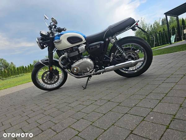 Triumph Bonneville - 4