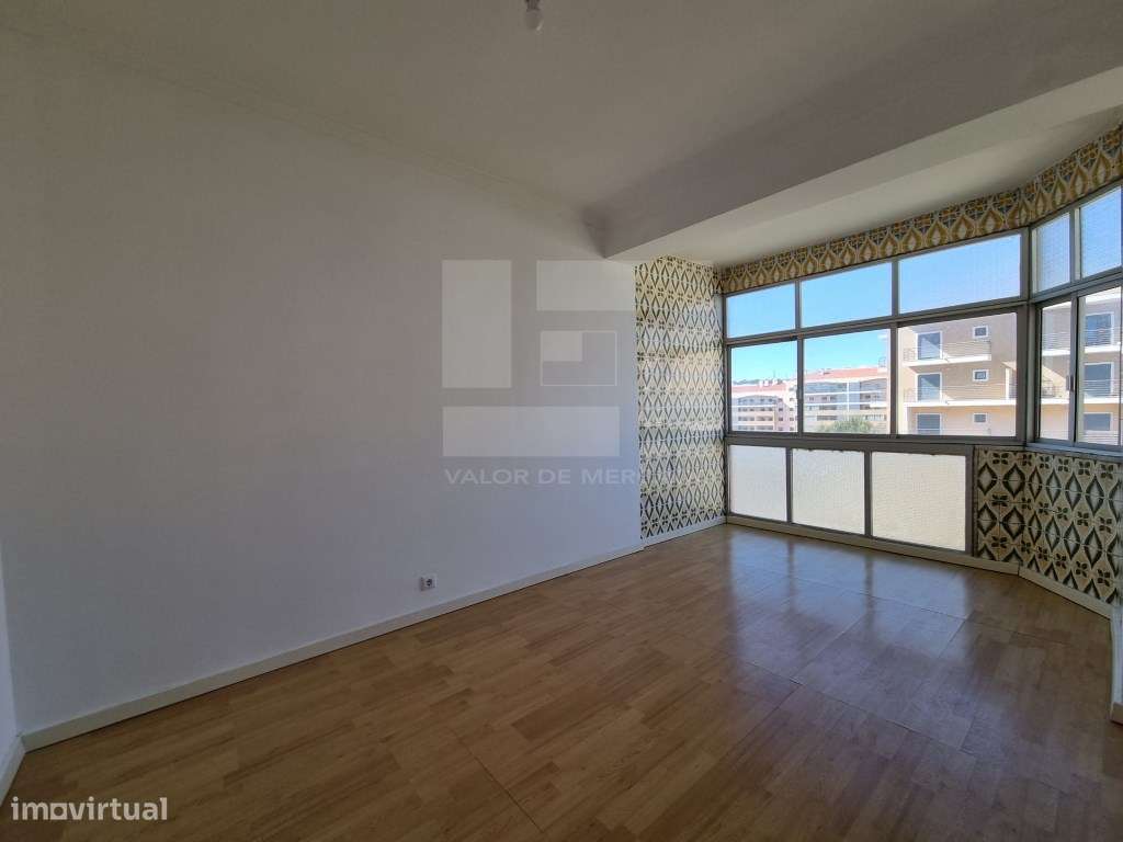 Apartamento T3 usado para venda em Mina de Água, Amadora.-18