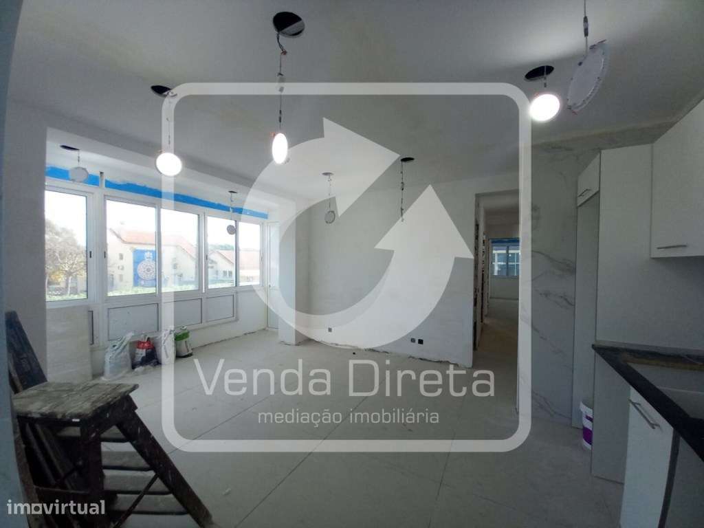 Apartamento T4 remodelado no Laranjeiro-6