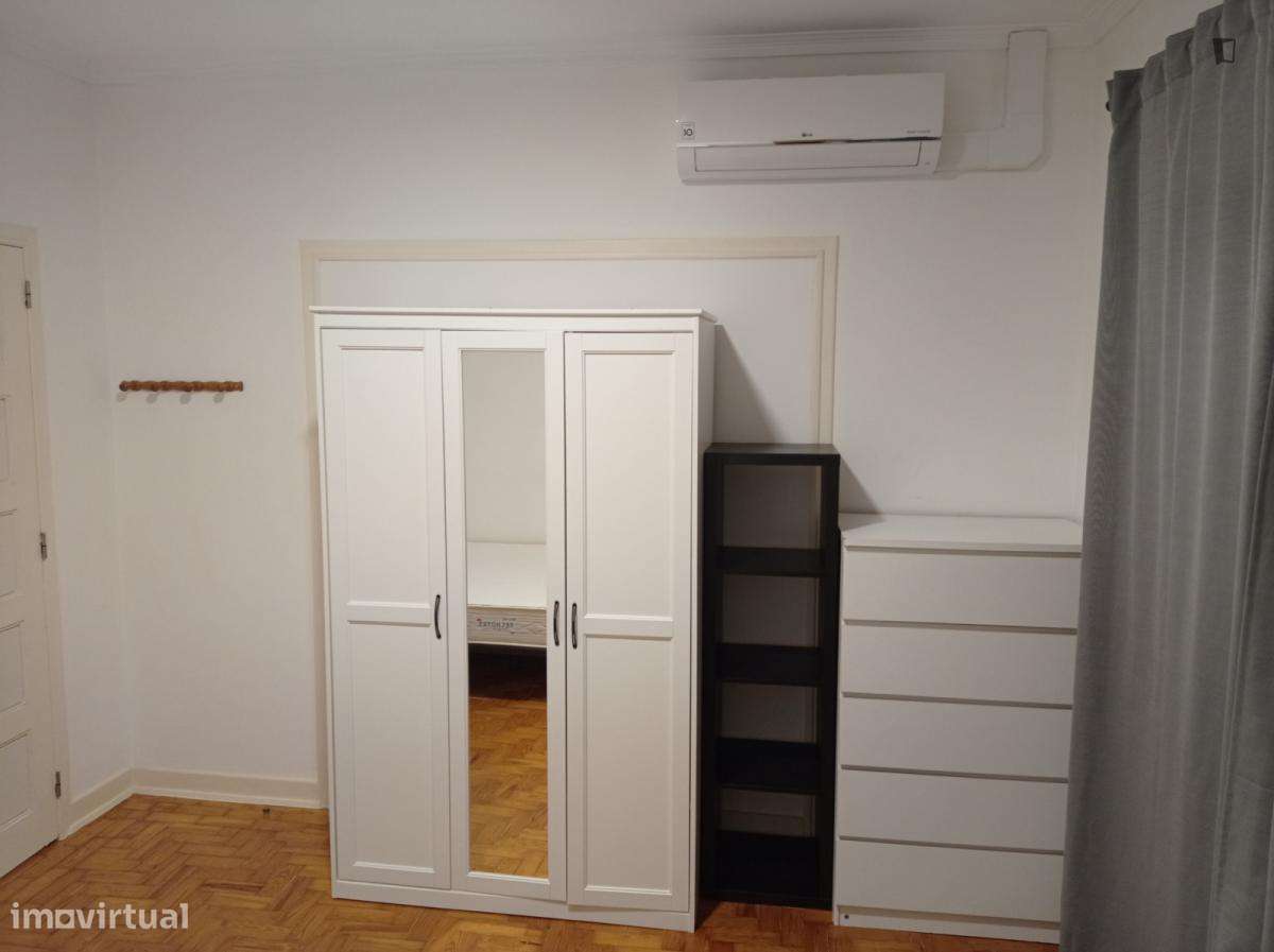 Quarto - localizado em Baixa Coimbra - Grande imagem: 5/10