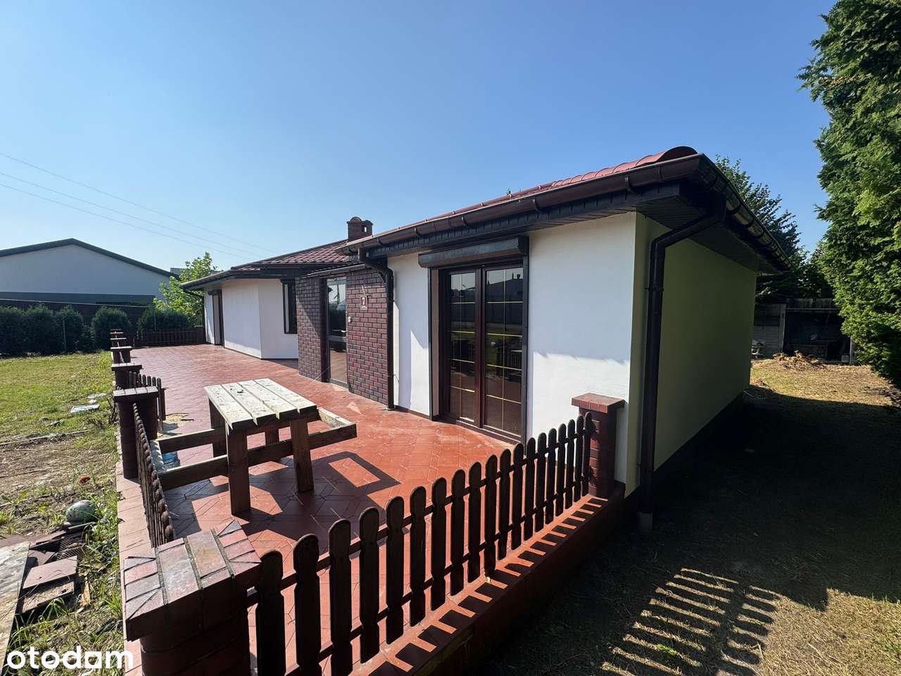 Przestronny dom z ogrodem na sprzedaż-1