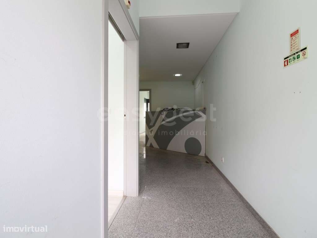 Espetacular Transformação de Loja em Apartamento T2+1 com Espaço Ex... - Grande imagem: 5/28