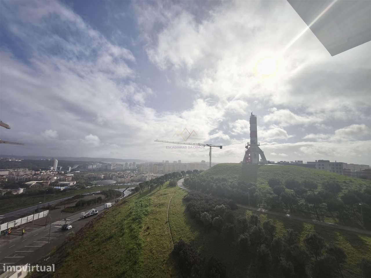 Elegância e Conforto em Carnaxide: T2 com Varandas, 2 Lugares de Garag-36