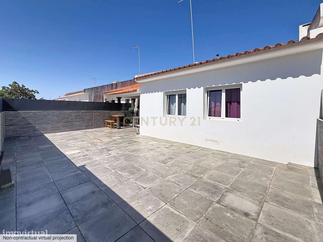 Moradia T3 Térrea Renovada à Venda na Nazaré | Quintal | Suite | Pront-42