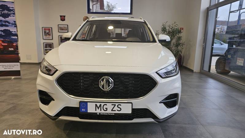 MG ZS - 8