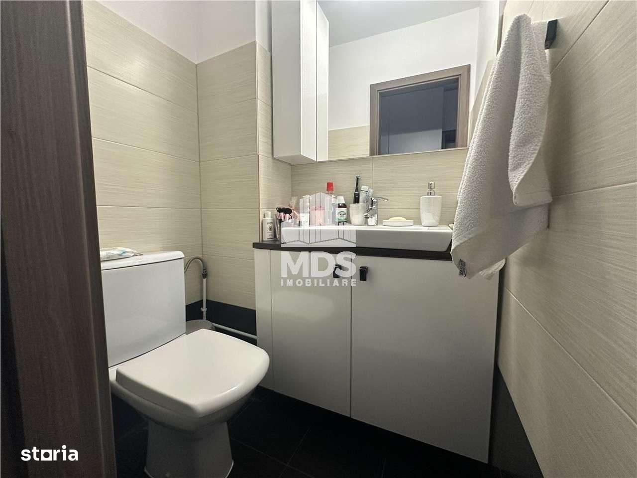 Mobilat si utilat modern ling&#259; biserica Martirilor - Imagine principală: 5/11