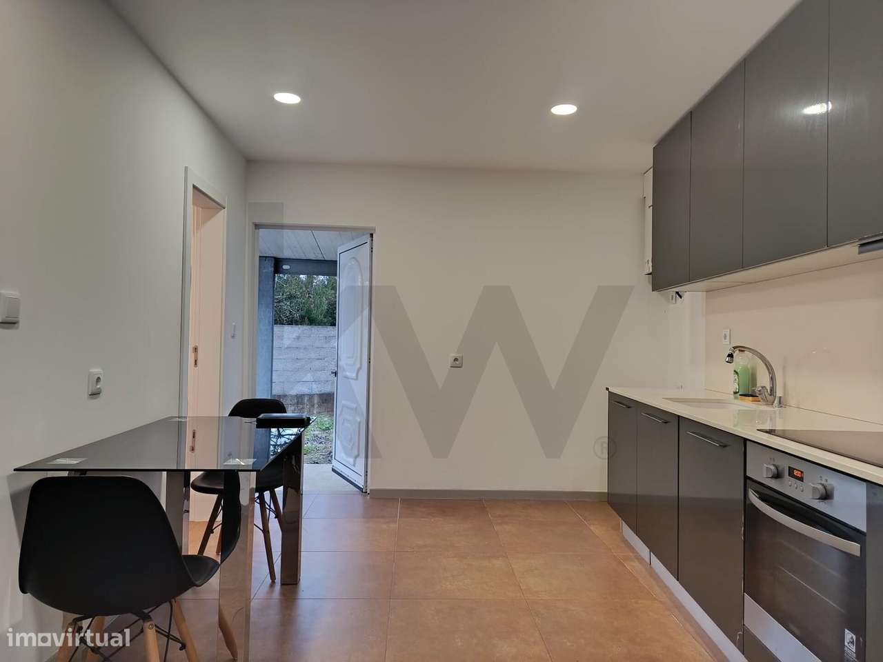 T1 para arrendamento, equipado, no rés do chão, com quintal e telheiro - Grande imagem: 4/15