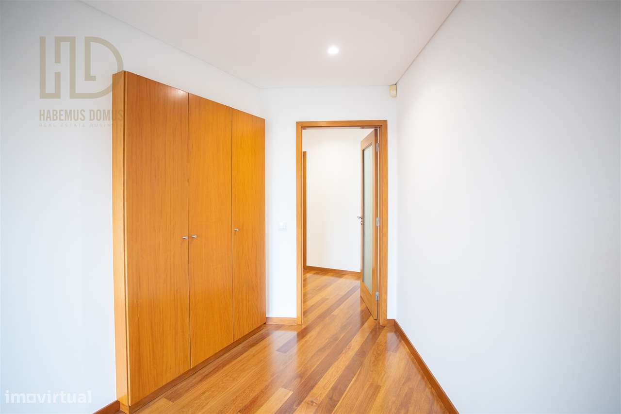 Moradia T3+1 de Luxo com 405m2 a 200 Metros da Praia em Canidelo.-12