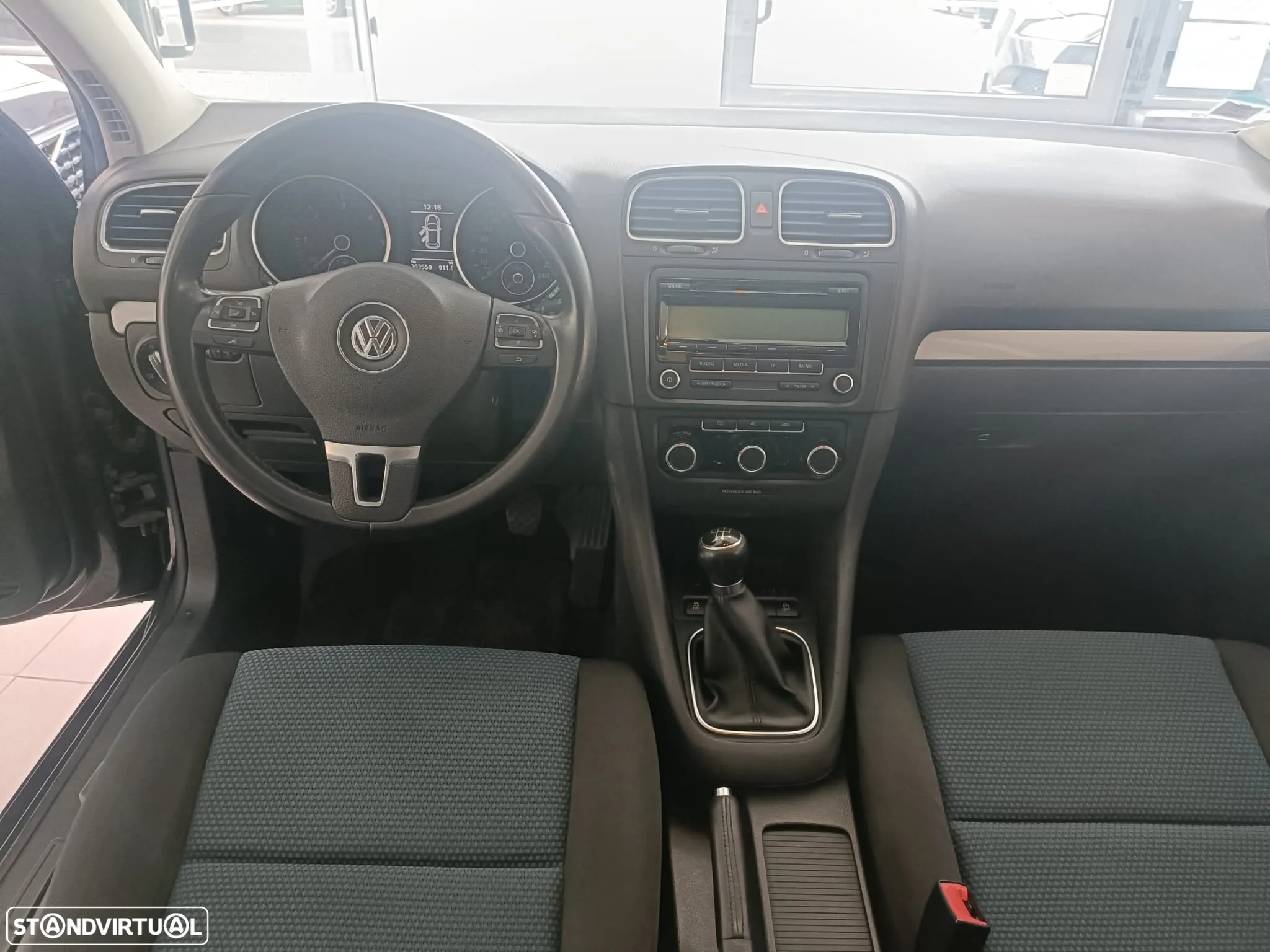 VW Golf 1.6 TDi Trendline BlueMotion - 4