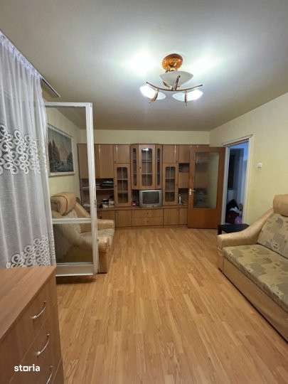 Apartament -3 camere -decomandat-Zona Rahova
