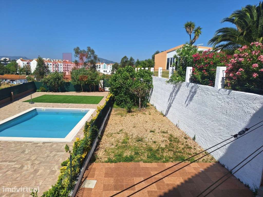 Moradia T4 com piscina inserida num terreno de 670m2 - Setúbal (OFE...-10