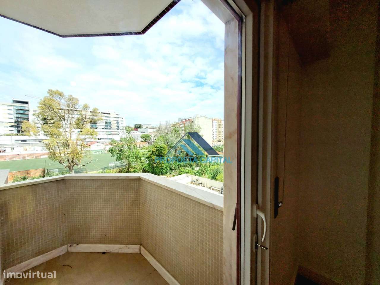 APARTAMENTO T3 TOTALMENTE REMODELADO | ESTRADA DA LUZ - COM GARAGEM-43