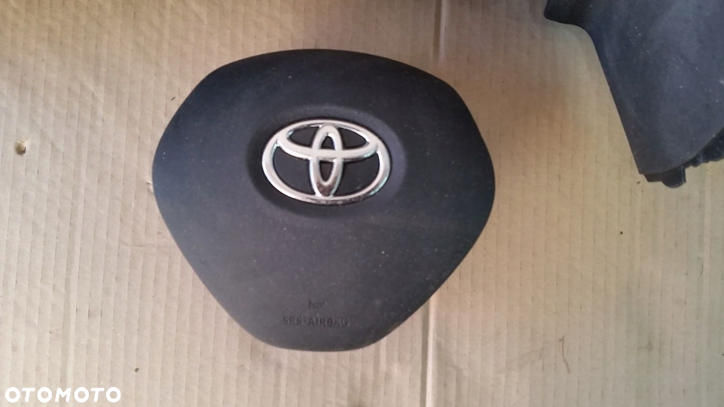 Deska rozdzielcza TOYOTA AYGO II 2 AIRBAG EU 55950-0H020 - 2