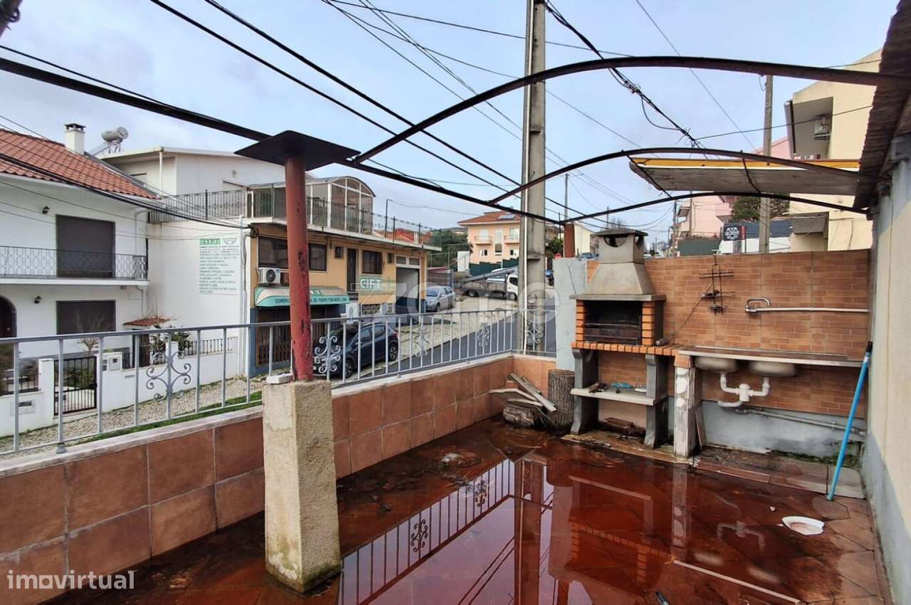 Moradia à venda na zona histórica da Pontinha-10