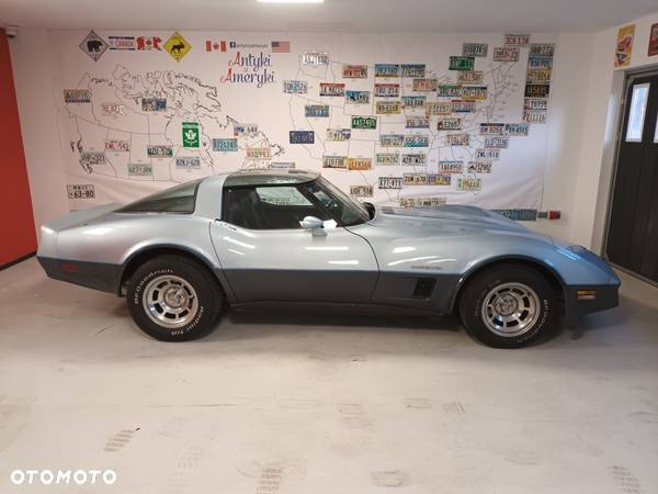 Chevrolet Corvette - 2