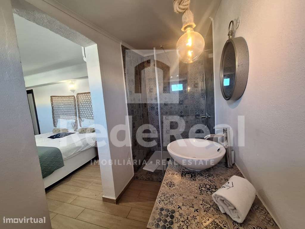 Moradia T3 + 1 com Boas Áreas em Lote de 300 m² - Centro de Albufeira-16